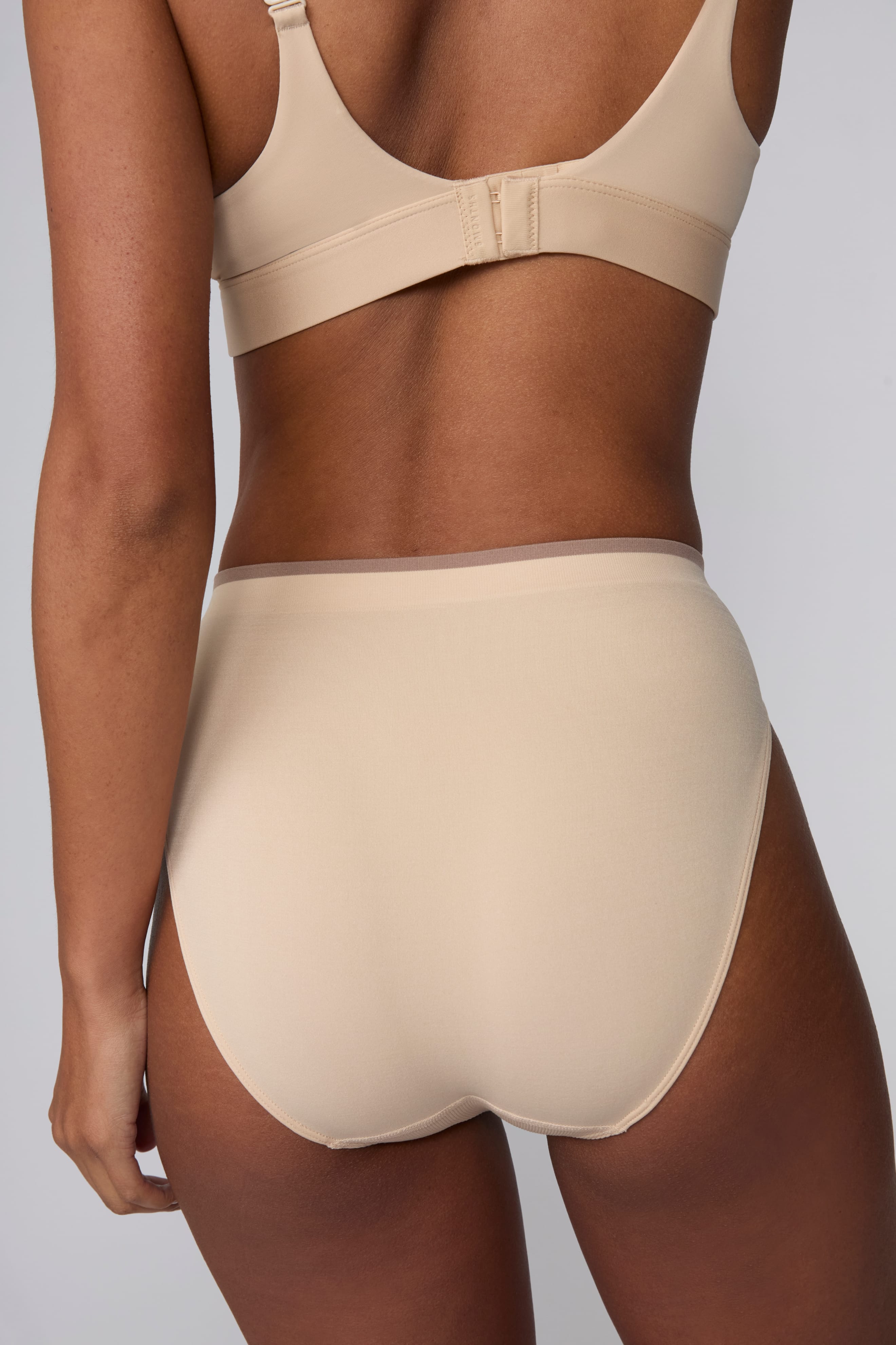 Smooth Seamless Brief - Beige