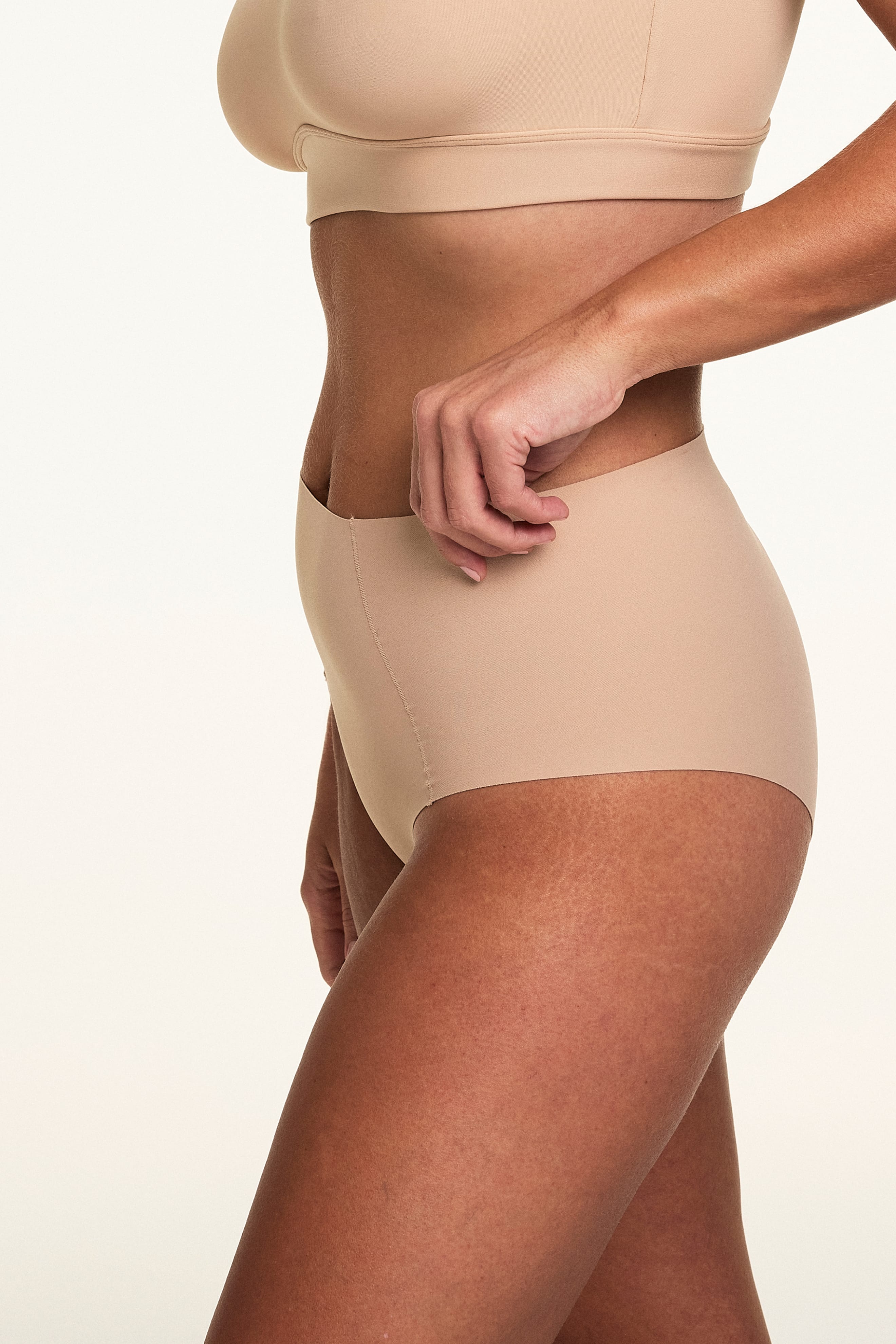 Invisible No Show Highwaist Brief - Beige